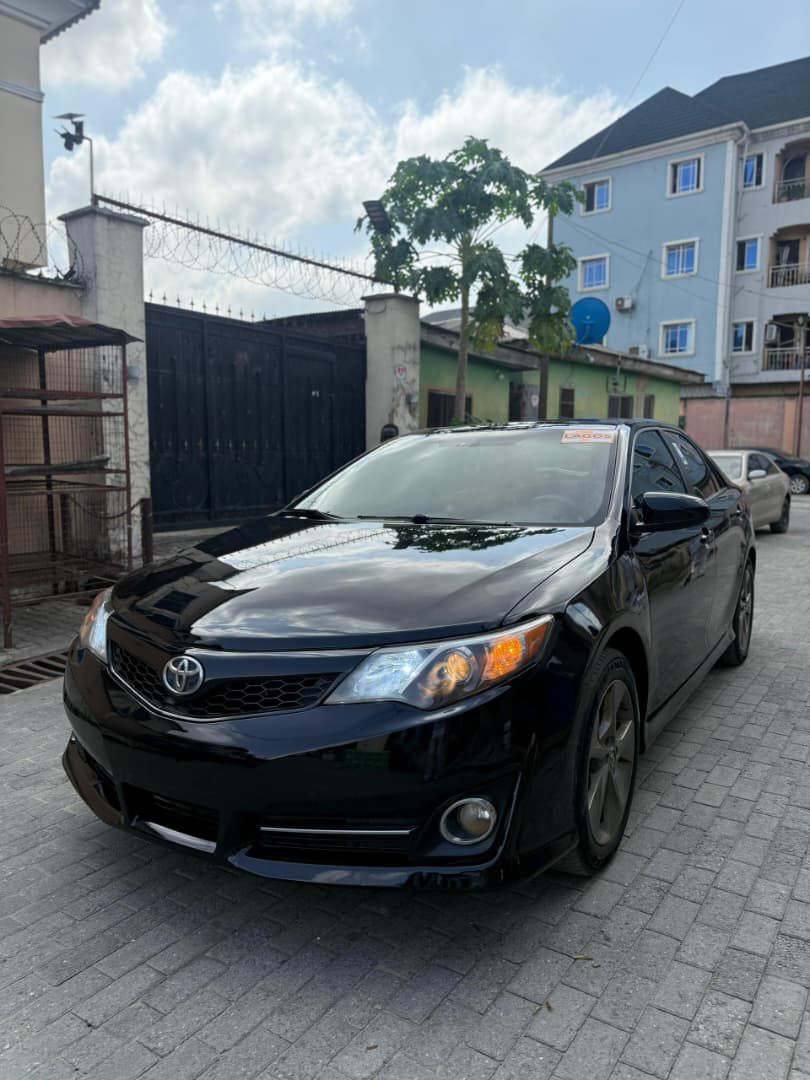2014 Toyota Camry SE V6 foreign used at Carship Autos
